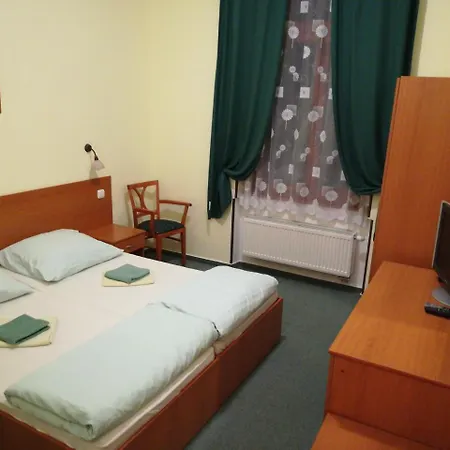 Bed and breakfast Rodina 2*