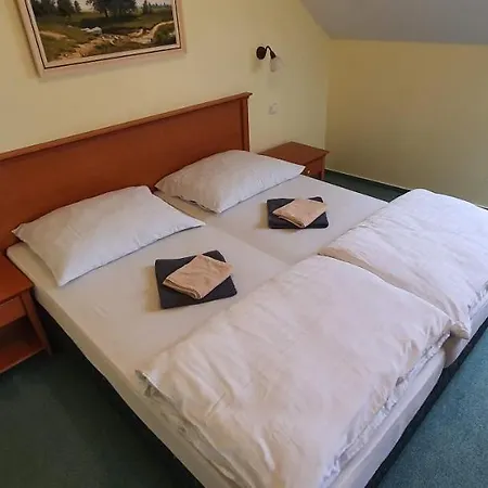 Rodina Nocľah s raňajkami