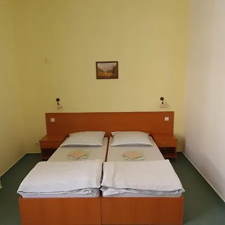 Rodina Bed & Breakfast 3*